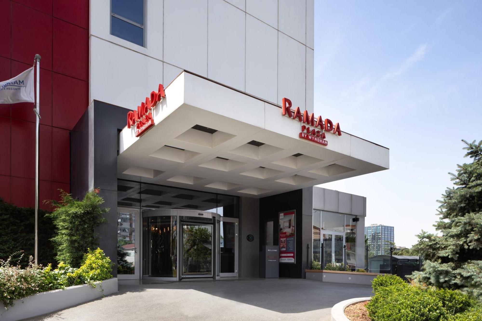 Ramada Plaza By Wyndham Istanbul Atakoy Hotel Exterior foto